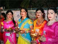 Men In Women's Attire To Worship Kottankulangara Bhagavathy Men In Women's Attire To Worship Kottankulangara Bhagavathy