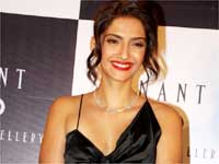 Sonam Kapoor unveils Annat Jewellery