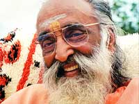 Pada Pooja, Swami Chinmayananda