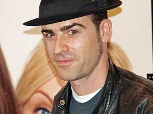 Justin Theroux Chucks Heidi For Aniston