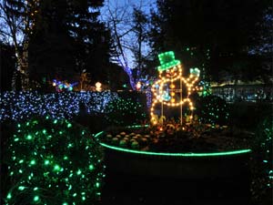 4 Ideas To Decorate Garden For Christmas 4 Ideas To Decorate Garden For Christmas