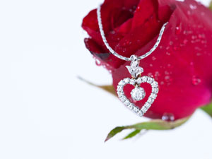 'Season Of Love' Offer On Diamonds 'Season Of Love' Offer On Diamonds