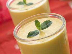 Mango Lassi: Soothing Holi Drink