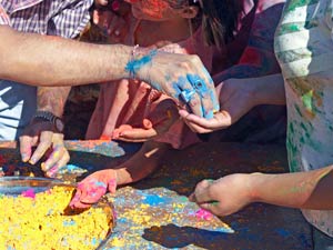 How Keep Kids Safe During Holi? How Keep Kids Safe During Holi?
