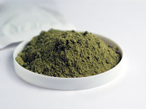 Know If Henna Benefits Your Hair? Know If Henna Benefits Your Hair?