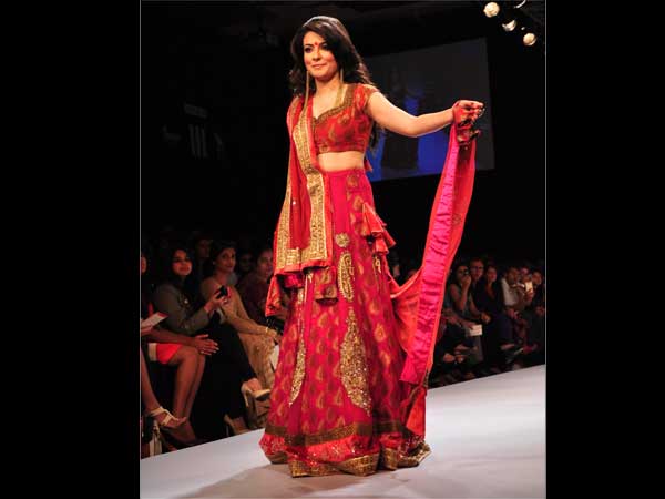 Mini Mathur In Red Lehenga Mini Mathur In Red Lehenga