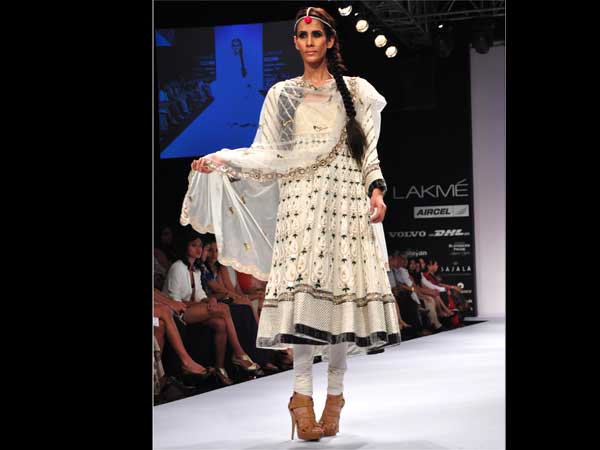 White Zardosi In Lucknowi Style White Zardosi In Lucknowi Style