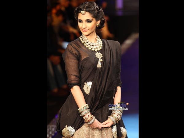 Sonam Kapoor: The Fashion Diva Sonam Kapoor: The Fashion Diva