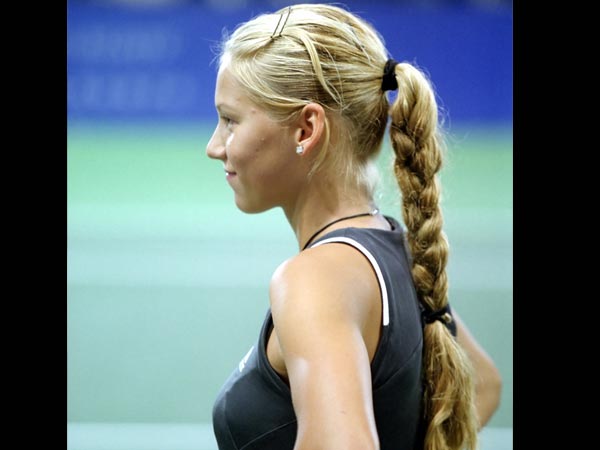 Anna Kournikova's Sporty Long Braid Anna Kournikova's Sporty Long Braid