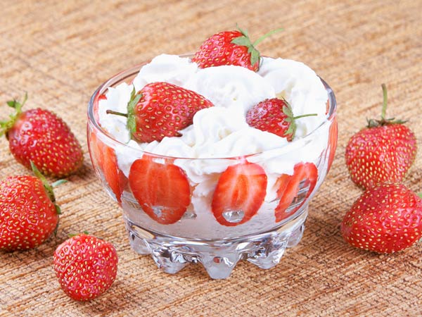Strawberry & Cream Cups Strawberry & Cream Cups