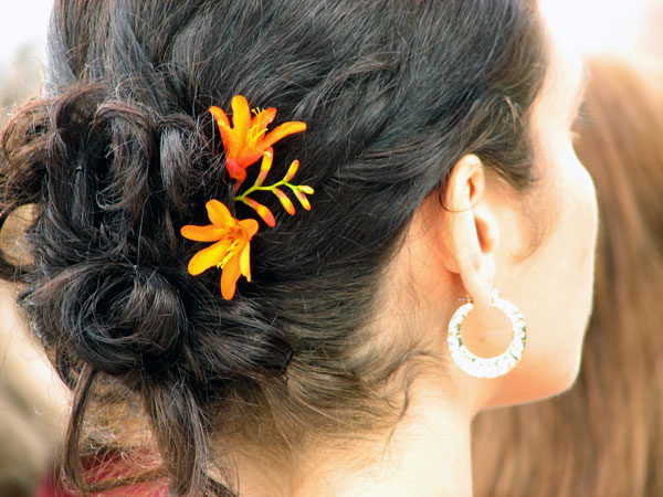 10 Easy Hairstyles For A Pool Party - Boldsky.com