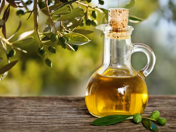 Herbal Remedies To Treat Dry And Rough Elbows - Boldsky.com