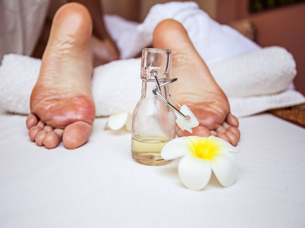 What Happens If You Apply Lavender Oil On Your Sole? - Boldsky.com