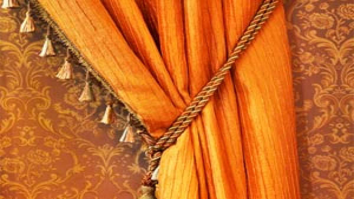 How Silk Can Scintillate Your Home Decor?