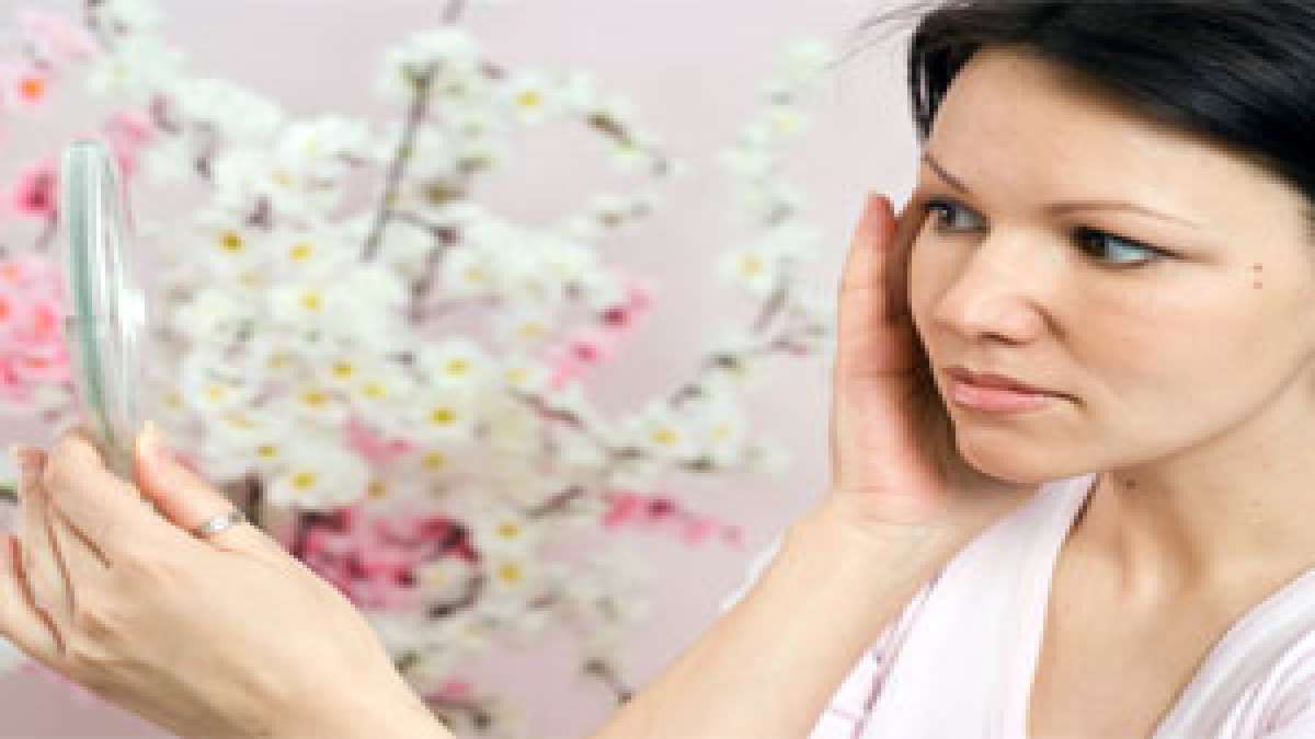 Mirror Test To Know Your Skin Type