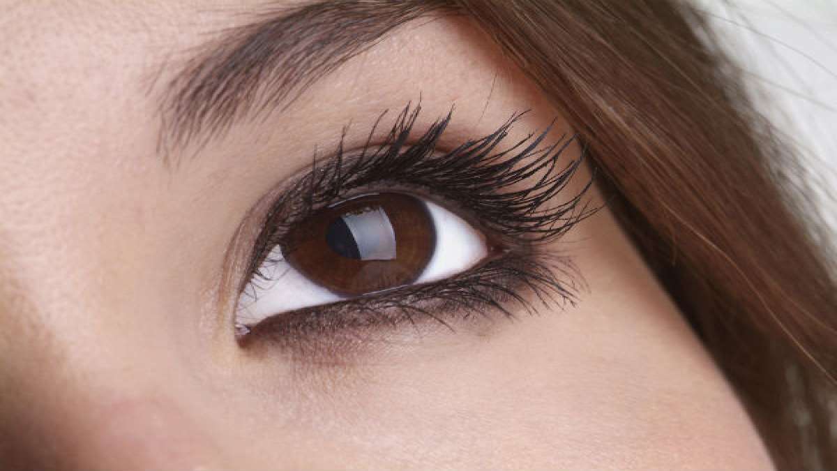 Remove Kajal Stains From Under The Eyes
