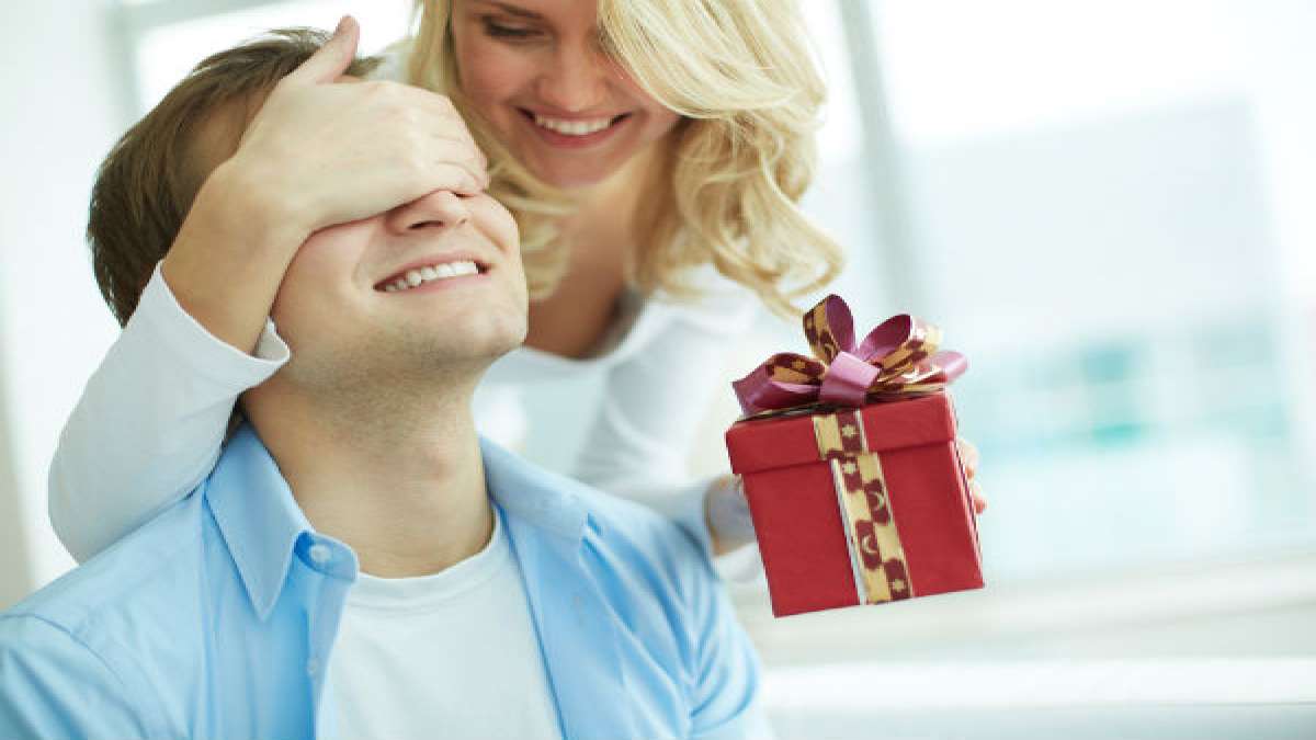 Creative Ways To Surprise Your Boyfriend - Boldsky.com