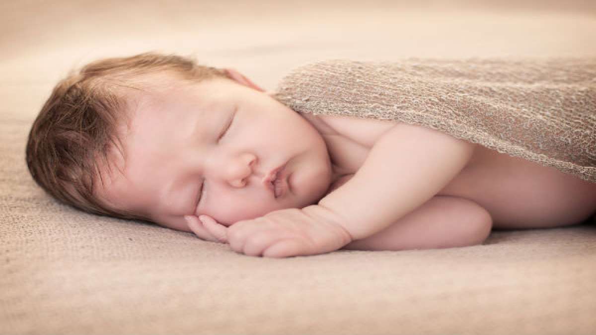 kids-who-sleep-less-may-eat-more-boldsky