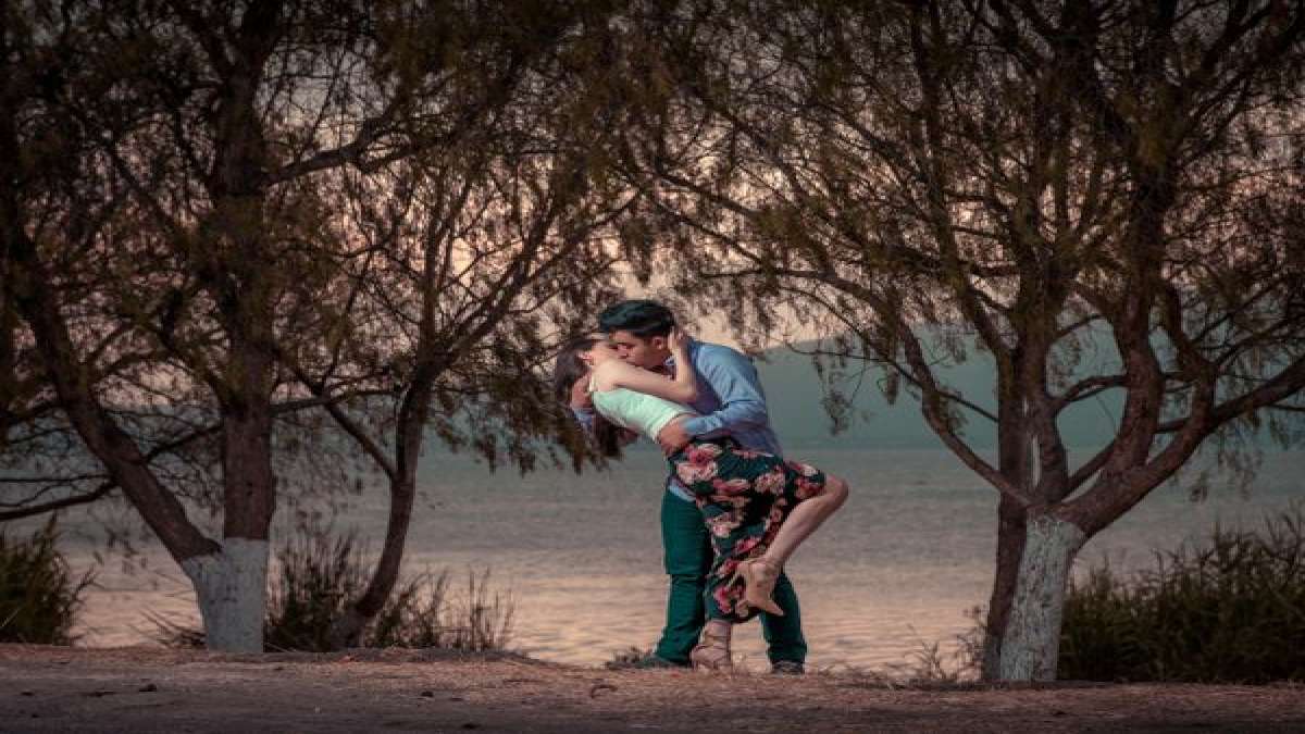 How To Be An Amazing Kisser? Tips To Know