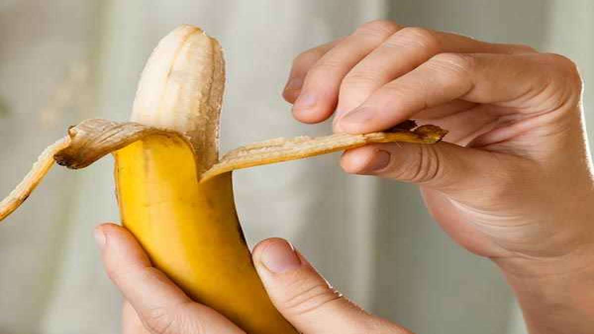 DIY Banana Peel And Ice Paste To Treat Mosquito Bite