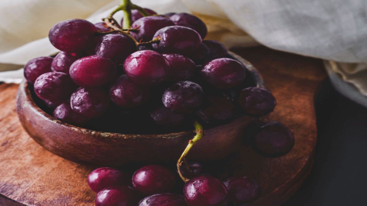 Grapes Health Benefits, Risks & Ways To Eat