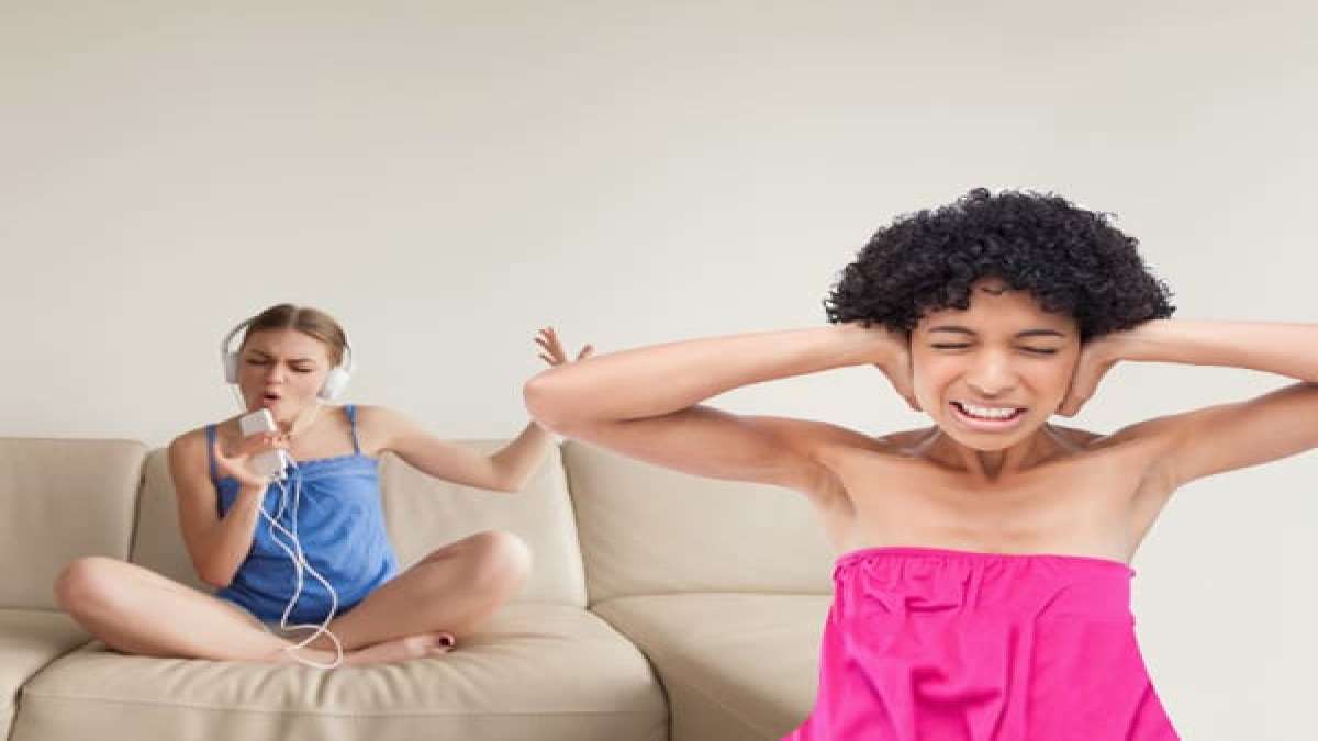 8 Sure Signs That Show Your Roommates Are Toxic