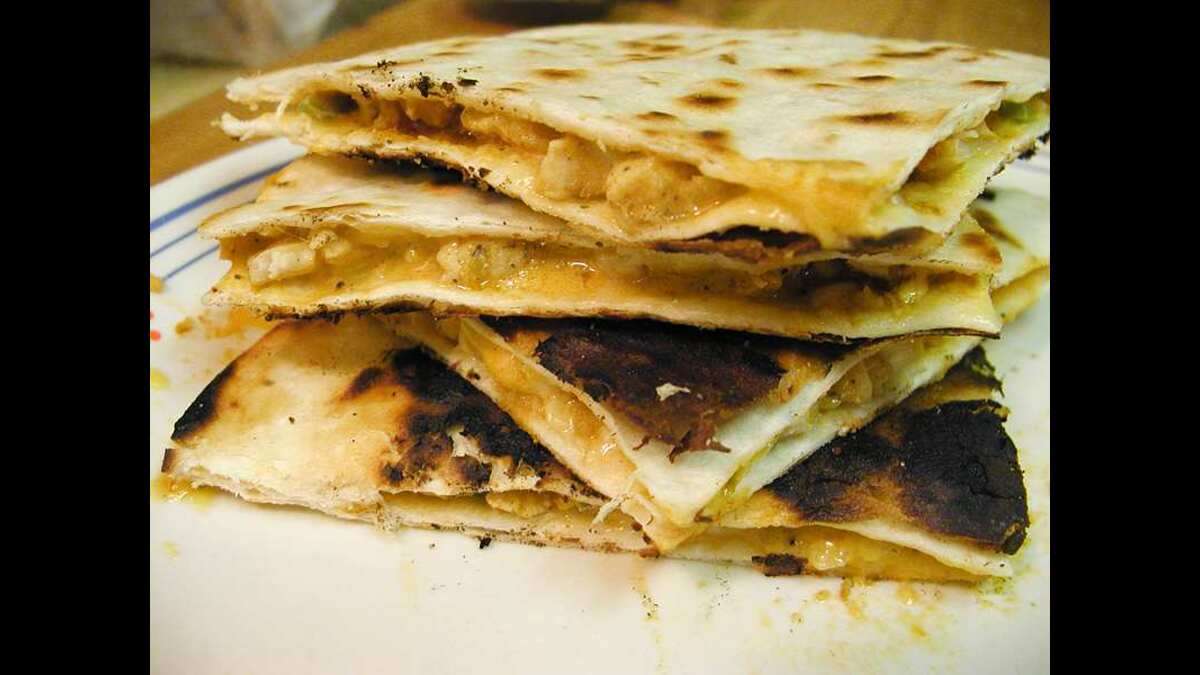 How To Prepare Cheesy Healthy Vegetable Quesadilla For Your Kid's Lunch