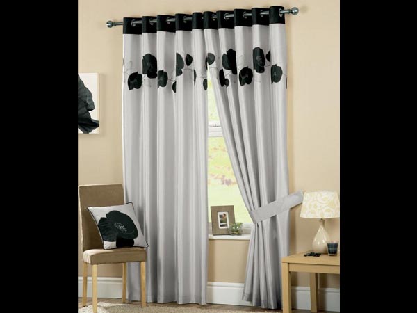 15 Cool Curtains For Living Room Windows - Boldsky.com