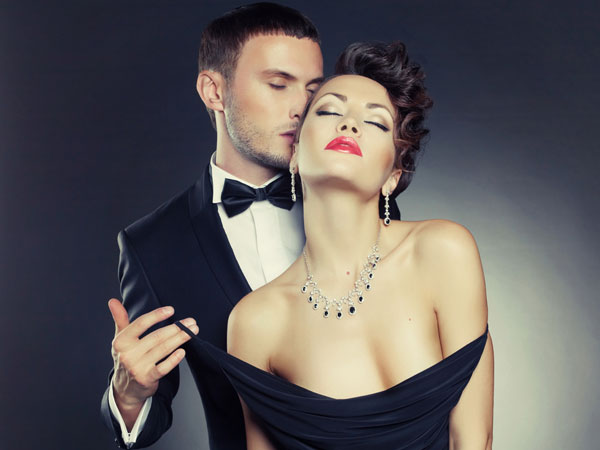 10 Signs She Wants To Sleep With You