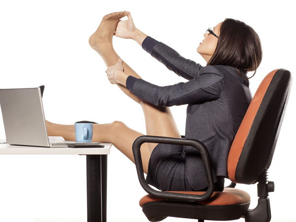 How To Burn Calories Sitting At Your Desk Boldsky How To Burn Calories Sitting At Your Desk