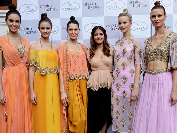 5 Best Outfits From Arpita Mehta Spring Summer Collection 2016 Boldsky Com