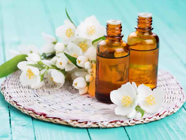 10 Herbal Remedies For Migraine - Boldsky.com