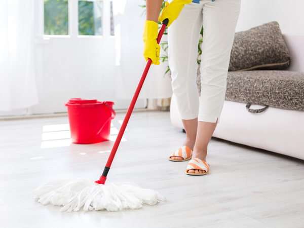How To Keep The Floor Tiles Shining Boldsky Com How To Keep Floor Tiles Shining