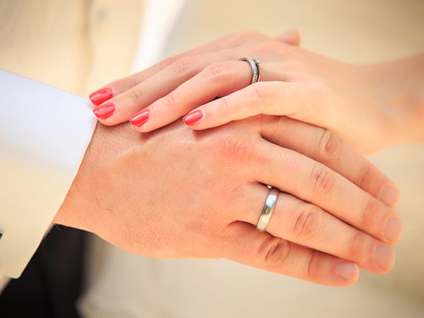 Ever Wondered Why You Wear Wedding Ring On The Four Finger Boldsky Why Wedding Ring Is Worn On Fourth Finger