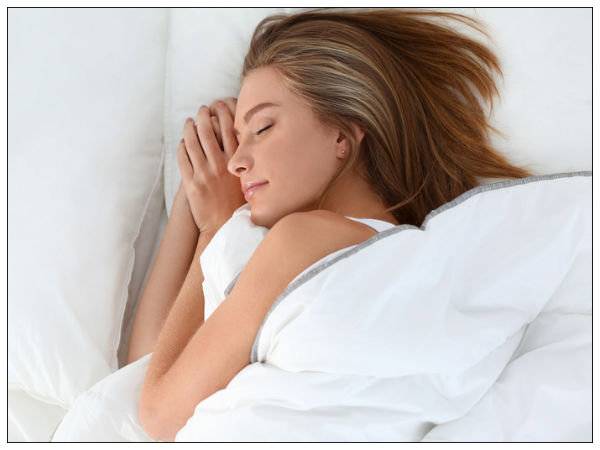 Health Benefits Of Using Heavy Blankets - Boldsky.com