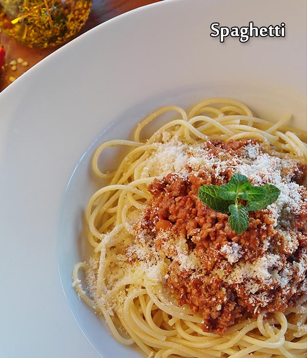 Spaghetti With Chicken, Oregano And Breadcrumbs