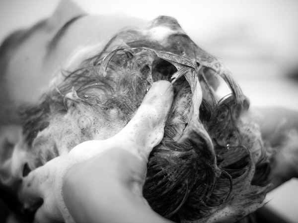 Tips For Shampooing Your Hair In The Right Way Boldsky Com