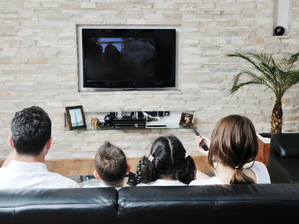 Sitting Watching Television For Long Can Cause This Problem Boldsky Com