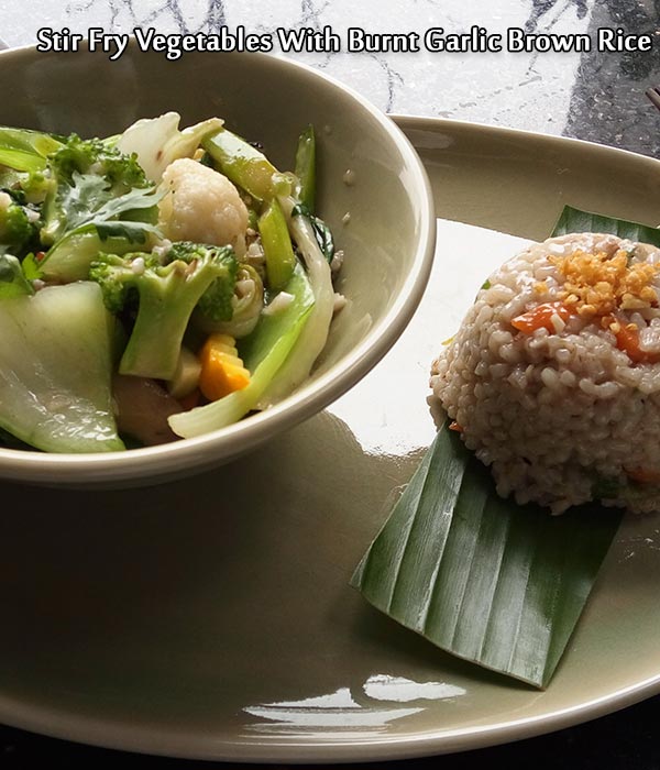 Stir Fry Vegetables In White Garlic Sauce With Burnt Garlic Brown Rice