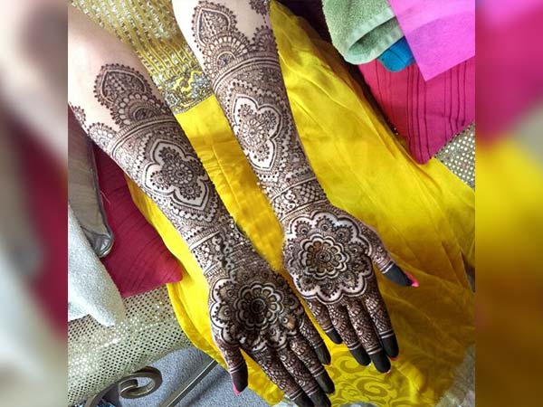 25 Excellent Bridal Mehendi Designs For Full Hands - Boldsky.com