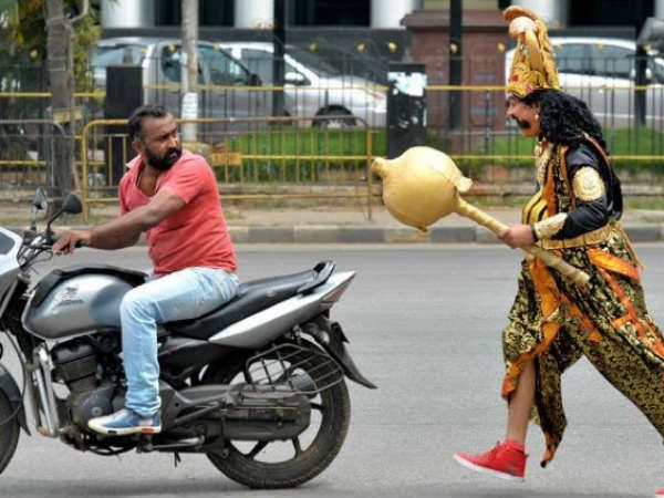 Traffic Police Use 'Yamaraj' To Warn Motorists Against Violations - Boldsky.com