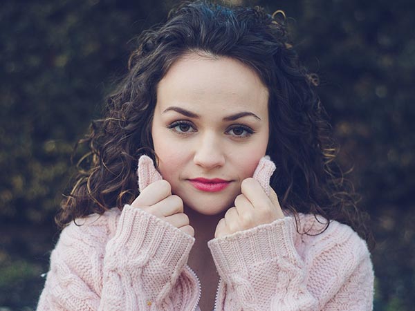 How To Control Hair Fall While Travelling? - Boldsky.com