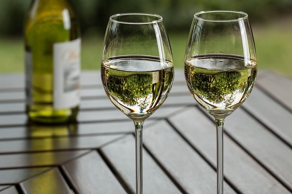 EVERYTHING YOU SHOULD KNOW ABOUT WHITE WINE