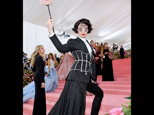 Ezra Miller Rocks The Trippy Look At Met Gala 2019 - Boldsky.com