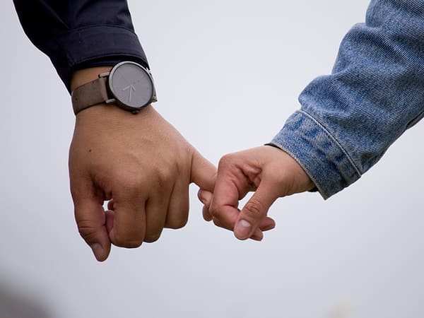 Attachment Theory Reveals How We Develop Attachment - Boldsky.com