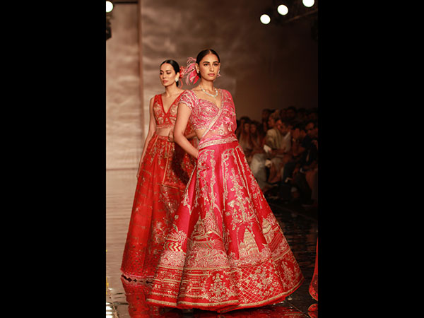 sulakshana monga lehenga