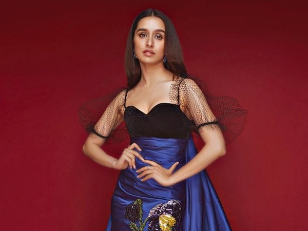 Shraddha Kapoor In A Blue And Black Gown Shraddha Kapoor In A Blue And Black Gown