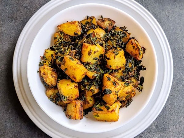 Aloo Methi Recipe: Prepare It At Your Home With These Easy Steps -  Boldsky.com