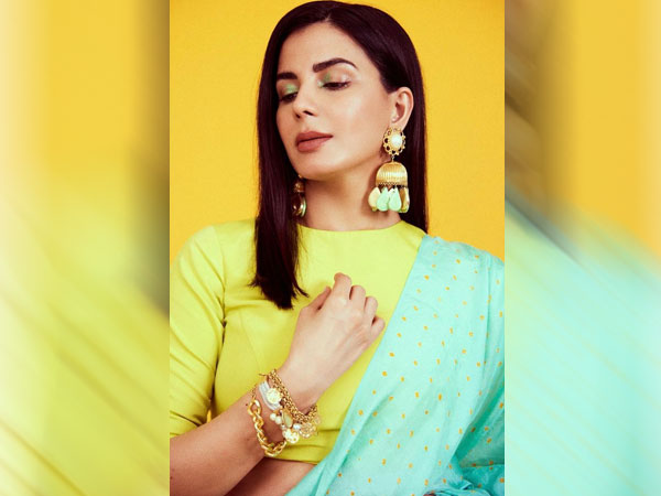Kirti Kulhari In Multi Neon Shades Saree Kirti Kulhari In Multi Neon Shades Saree