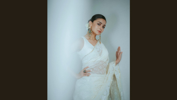 Alia Bhatt’s White Muslin Jamdani Saree Alia Bhatt’s White Muslin Jamdani Saree